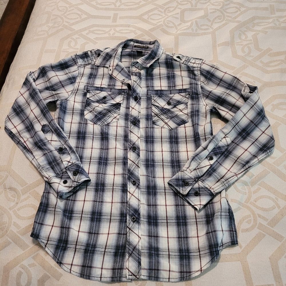 Helix Men's button down long sleeve shirt, size small, light weight Athletic fit